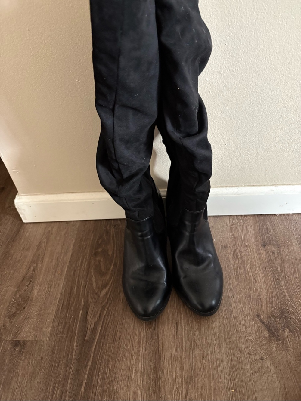 Black Women’s Knee-High Boots